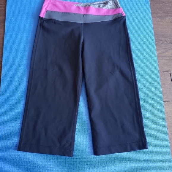 Lululemon Astro Capri Waisted Yoga Goove - Picture 4 of 9